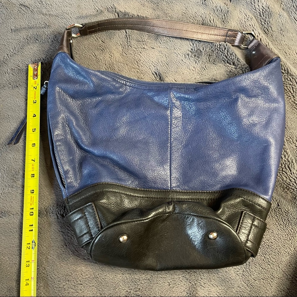 B. Makowsky bucket bag leather blue/black - Picture 6 of 13